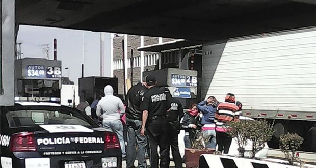 Normalistas de Tlaxcala mantienen bloqueada caseta de Texmelucan