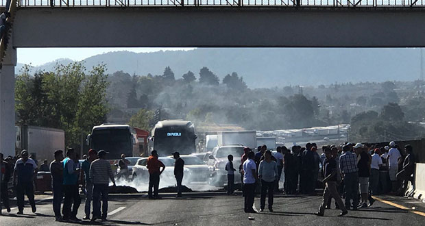 Ocho horas bloquearon pobladores de Tlahuapan la México-Puebla