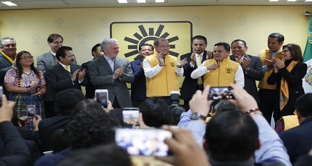 Por 1ª vez, un panista se apunta como precandidato presidencial de PRD. Foto: Tiwitter@RicardoAnayaC