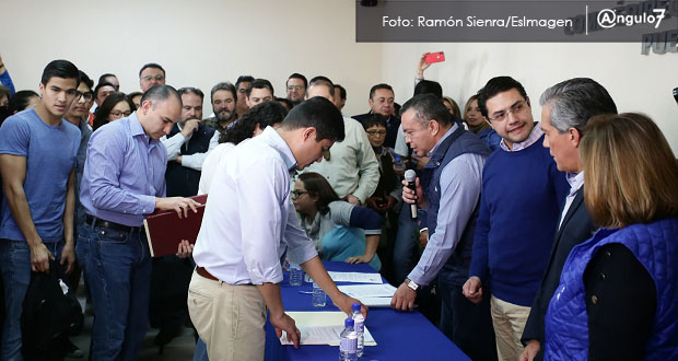 Se registra Rivera como precandidato del PAN por alcaldía; Alonso asiste
