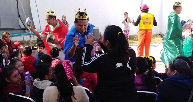 FGE celebra en Tehuacán Día de Reyes con rosca