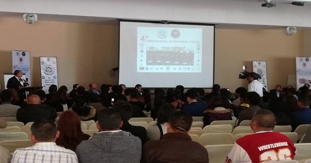 Exigen en foro que candidatos impulsen derechos de policías. Foto: Especial