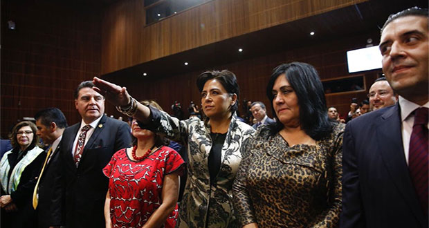 Irene Espinosa toma protesta como 1ª subgobernadora de Banxico