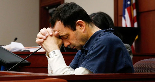 Dan 175 años de cárcel a médico que violó a más de 150 gimnastas
