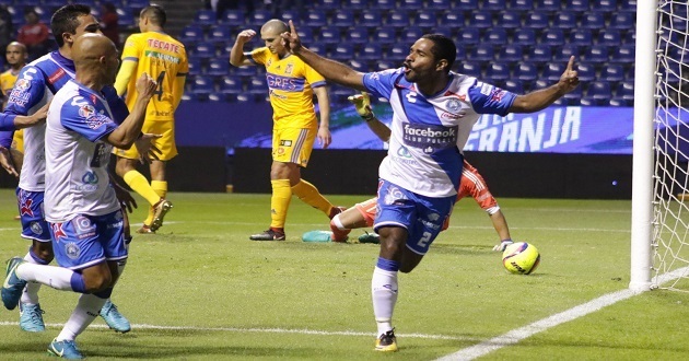 Abre torneo el Puebla con victoria de 2-1 ante el campeón Tigres