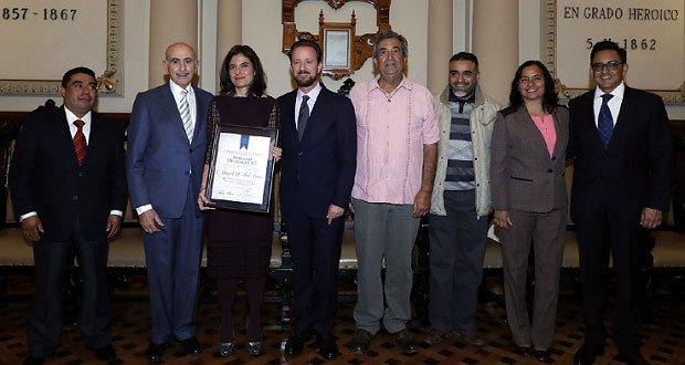 Banck reconoce como “Poblano distinguido” a inventor Miguel Abed