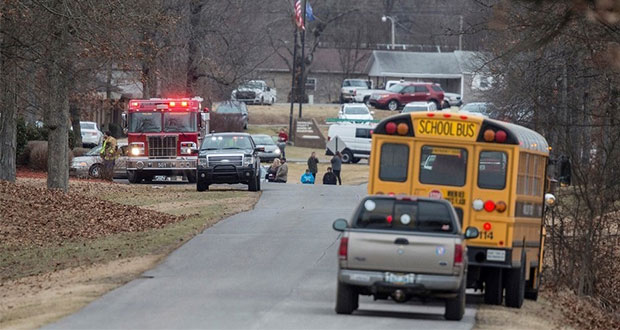 Tiroteo en secundaria de Kentucky deja dos muertos y 19 heridos