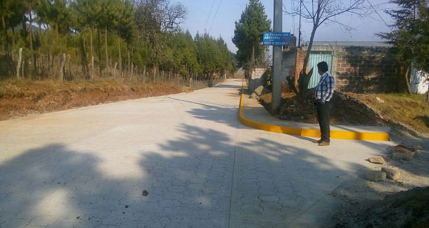 Ponen concreto hidráulico en calle de Honey; costó 890 mil pesos
