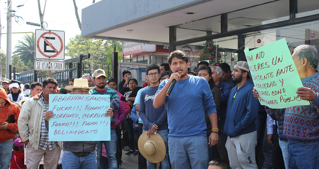 Antorcha protesta en SIMT para exigir concesiones de transporte
