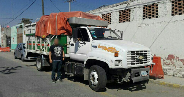 Policía de San Pedro Cholula recupera camión de 7 toneladas robado