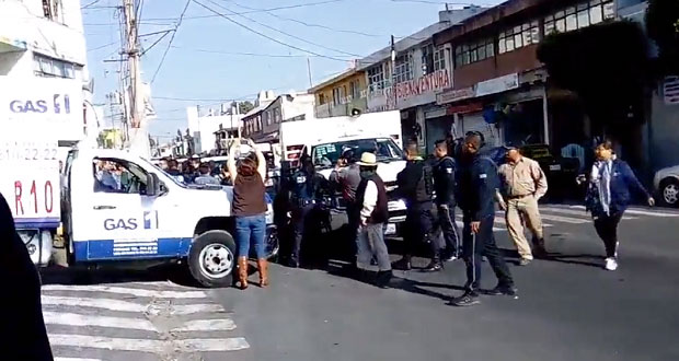 Empleados de gaseras protagonizan pelea en Infonavit La Rosa