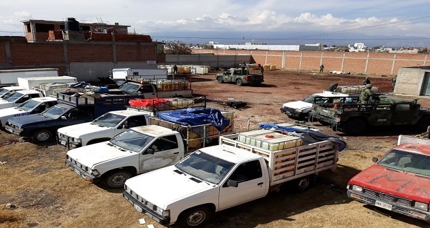 Policía y Ejército decomisan mil litros de huachicol y aseguran 12 camionetas en Texmelucan. Foto: Especial