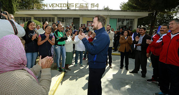 Banck entrega rehabilitación en escuelas y arranca pavimentación