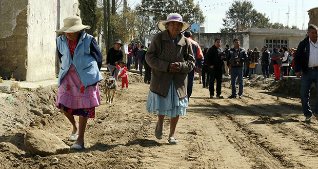 Avanzan explanada y pavimentación en San Miguel Espejo