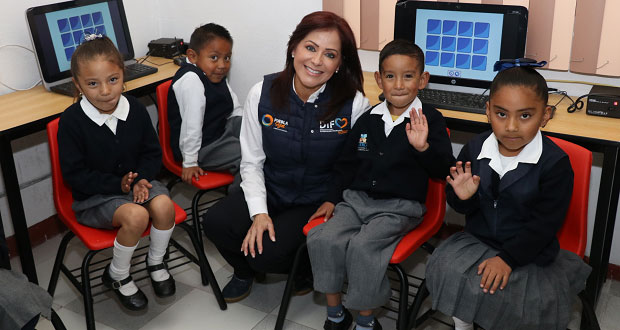 Dinorah López pone en marcha aula de medios para jardín de niños