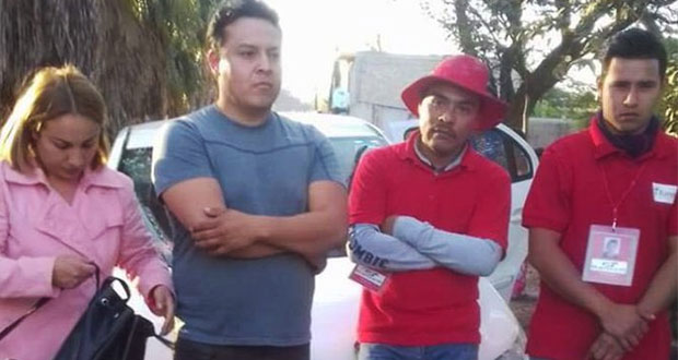 Retienen a supuestos empleados de Sedatu por retirar tarjetas de Bansefi