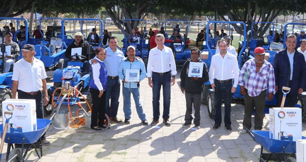 Entregan 39.8 millones de pesos en apoyo al campo en Tochtepec