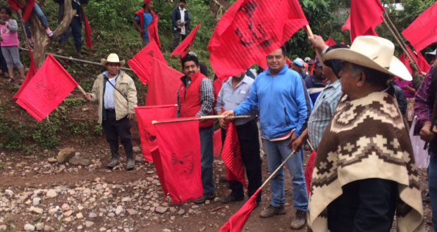 Inicia pavimentación de calle principal en Tlaxco