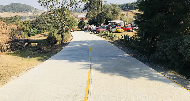 Pavimentan con concreto hidráulico calle principal en Honey