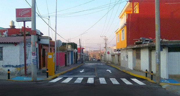 Comuna pavimenta 2 calles en colonia Barranca Honda de Puebla