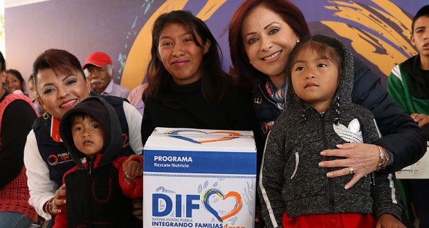 Sedif entrega apoyos integrales a familias de Santiago Miahuatlán