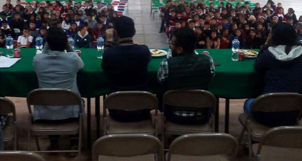 Líder de Fnerrr exhorta a estudiantes poblanos a combatir pobreza