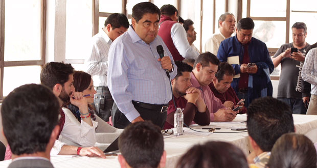 En escuelas de Puebla, condicionan apoyos escolares: Barbosa
