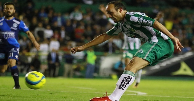 Puebla pierde de nuevo 2-1 ante León en debut de Dónovan en México. Foto: Especial