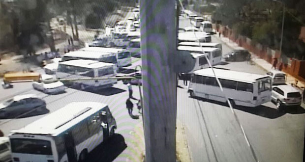 Rutas 52, 68 y 1A cierran bulevar Xonacatepec por ingreso de ruta 41