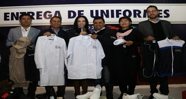 Secretaría de Salud entrega uniformes y zapatos a personal. Foto: Especial