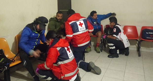 Rescatan a 3 alpinistas extraviados en el Iztaccíhuatl-Popocatepetl