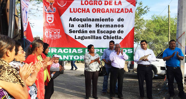 Adoquinan calle Hermanos Serdán en Escape de Lagunillas, Chietla