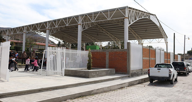 Comuna de Ocoyucan edifica barda en primaria Benito Juárez