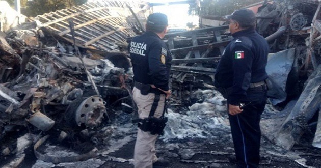 Un muerto y un herido por choque de tractocamiones en la Amozoc-Perote. Foto: Especial.