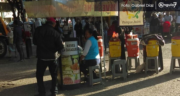 Pese a estar prohibido, hay al menos 12 ambulantes en el Parque Juárez
