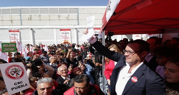 Guillermo Deloya se registró como precandidato para competir para la alcaldía de Puebla. Jafet Moz/EsImagen