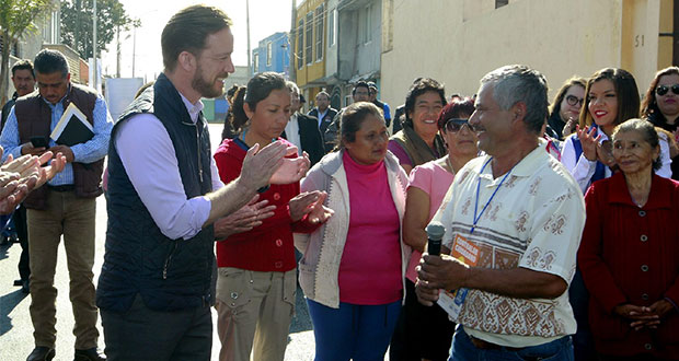 Comuna pavimenta calle 125 Poniente en San Francisco Totimehuacán