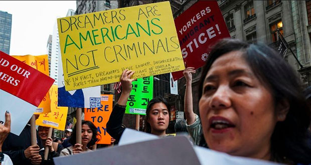 Tribunal de NY frena orden de Trump para desproteger a “dreamers”