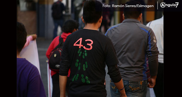 Padres de normalistas visitan Puebla y exigen no cerrar caso de Ayotzinapa