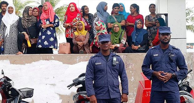 Maldivas, entre la amenaza externa y un estado de emergencia