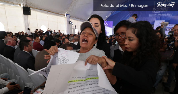 Sacan con violencia a mujer de informe de Paisano