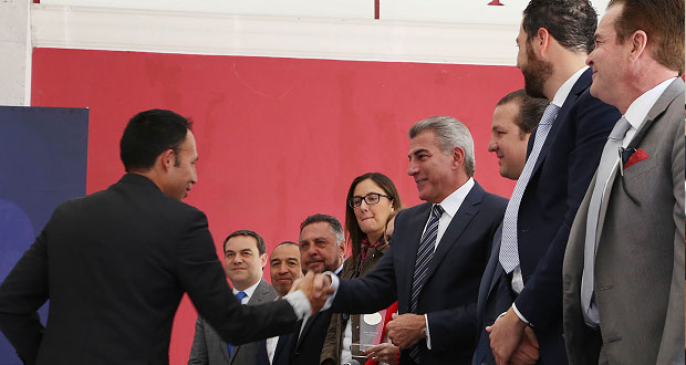 Gali reconoce a 5 poblanos como ciudadanos del año