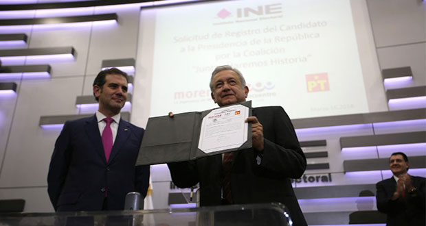 AMLO pide a INE registrar su candidatura