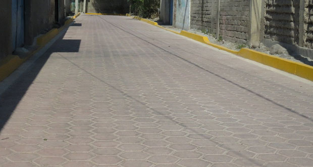 Adoquinan calle “Vicente Guerrero” en Huaquechula