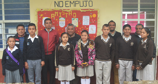 Alumnos de secundaria de Olintla concursan con proyecto ambiental