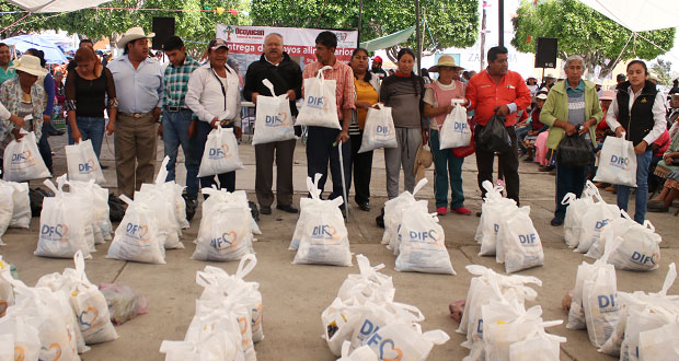 Entregan aparatos ortopédicos y apoyo alimentario en Ocoyucan