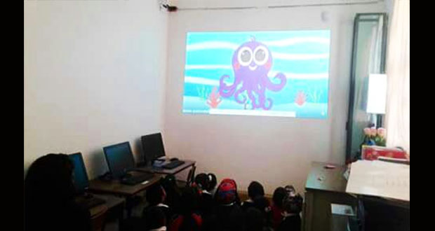 Entregan aula de medios a preescolar Yancuitlanesse en Puebla