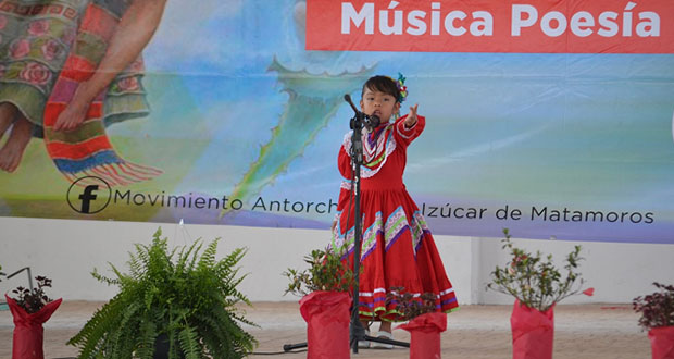 Declamadores de Izúcar buscan pase a etapa estatal de concurso