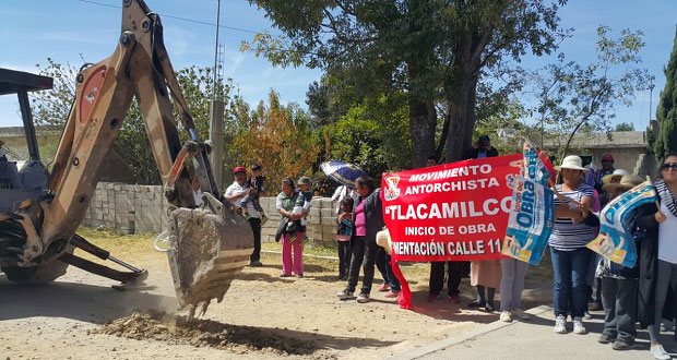 Antorcha gestiona pavimentación de calle en Tlacamilco, Acajete
