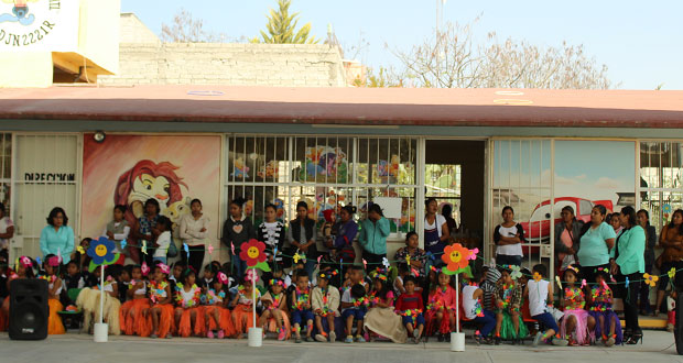 Inauguran techado y aula de cómputo en preescolar de Tehuacán